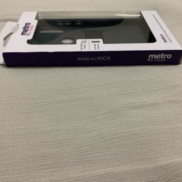 Moto E KICK | Dual-Layer Protective Kickstand Case Metro by T-Mobile - Picture 13 of 15